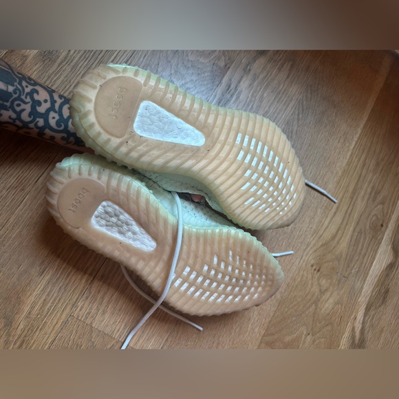 Yeezy alien color limited edition REAL size 8.5 women’s - Picture 6 of 6